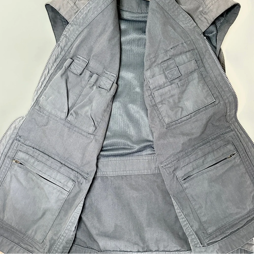 Duluth Trading Gray Cargo Vest M Fishing Hiking Tactical Double Zip Mesh Vents - Picture 6 of 7